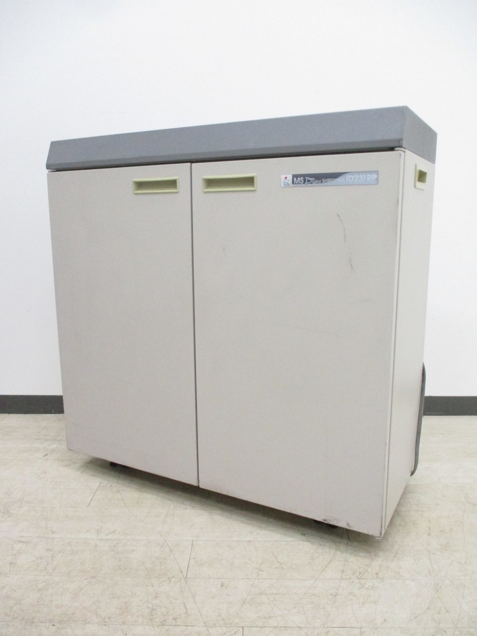 【省スペースのお客様におすすめ】小さいのにパワフル！最大25枚同時裁断可能！
                        IDシリーズ 
                                    中古
            