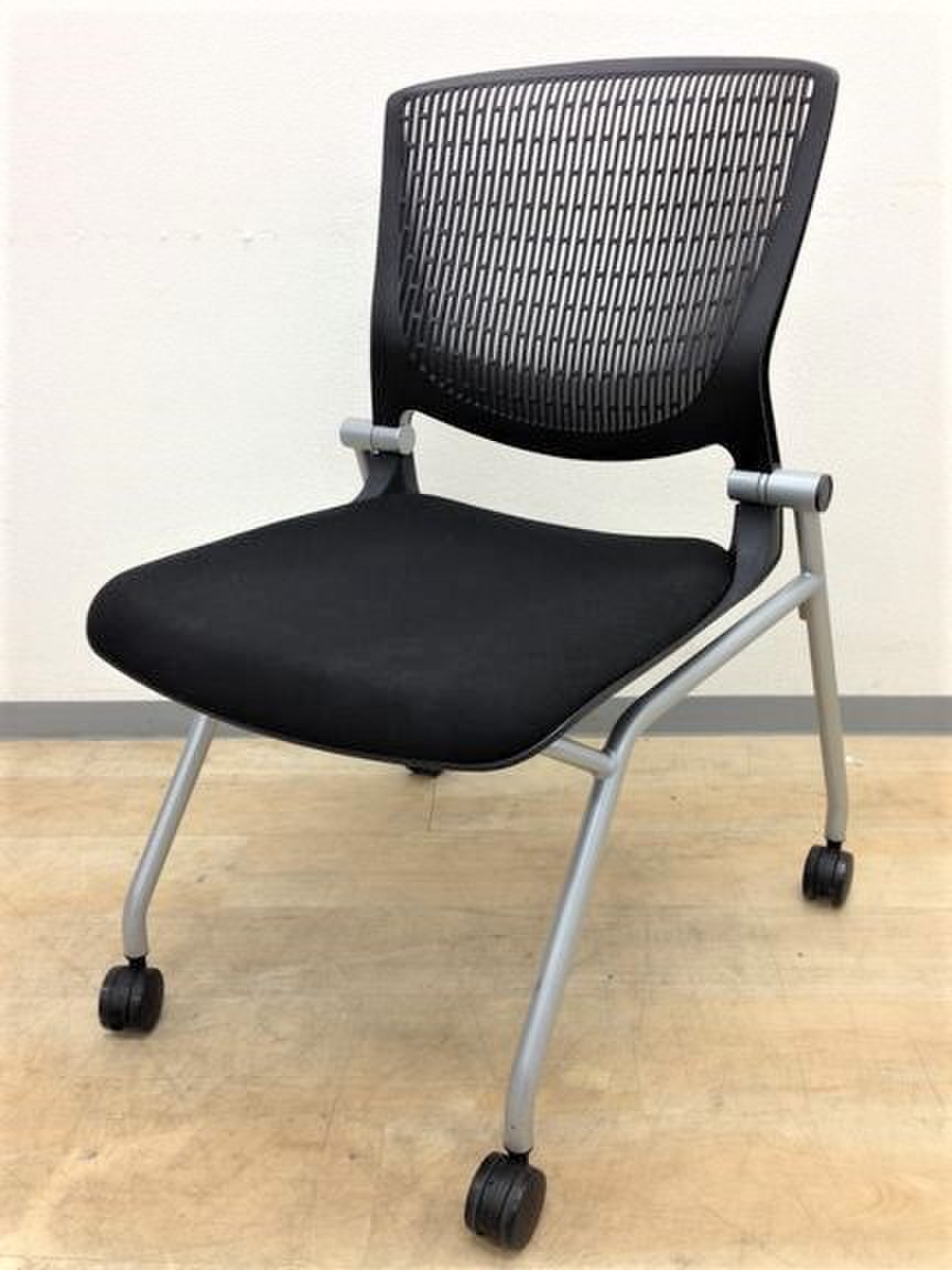 【4脚まとめて購入にて1脚当たりこちらの価格！】ネスティングチェア【安定性と通気性を備えた樹脂メッシュ】
                        グラータ 
                                    中古
            