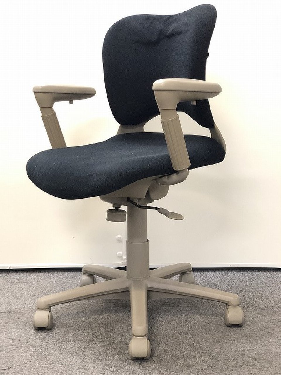 お安くロットで揃えたいなら、こちらのチェアがオススメです！！【おつとめ品】
                        Oval
                                    中古
            