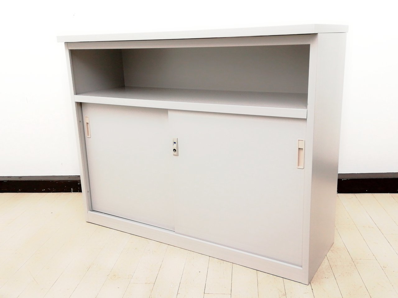 【新品できれい！】落ち着いたニューグレーカラーでオフィスの顔にぴったり！ハイカウンター！
                        その他シリーズ
                                    中古
            