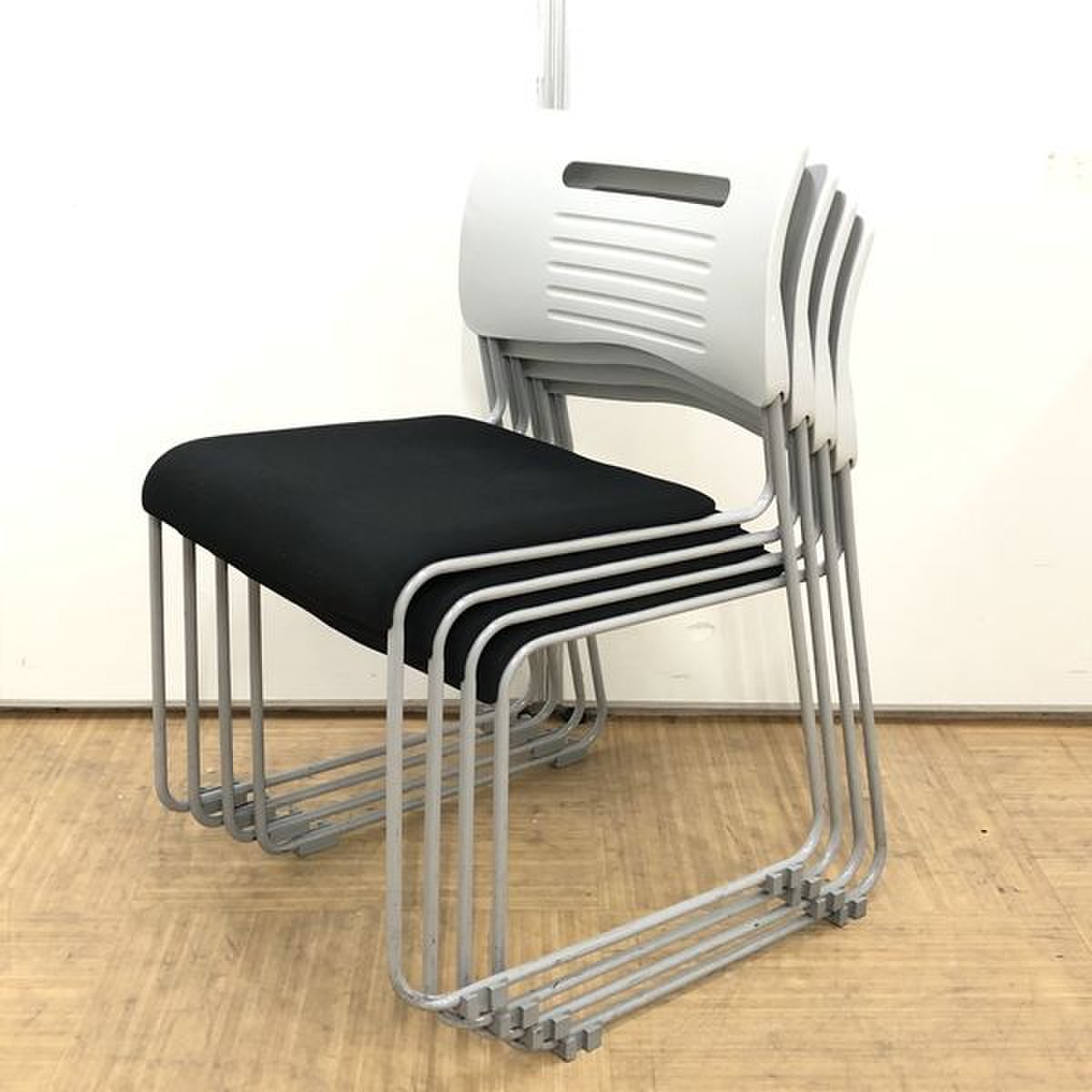 【セットならお得】スタッキングチェア4脚セット【来客用や休憩室に最適】
                        その他シリーズ
                                    中古
            