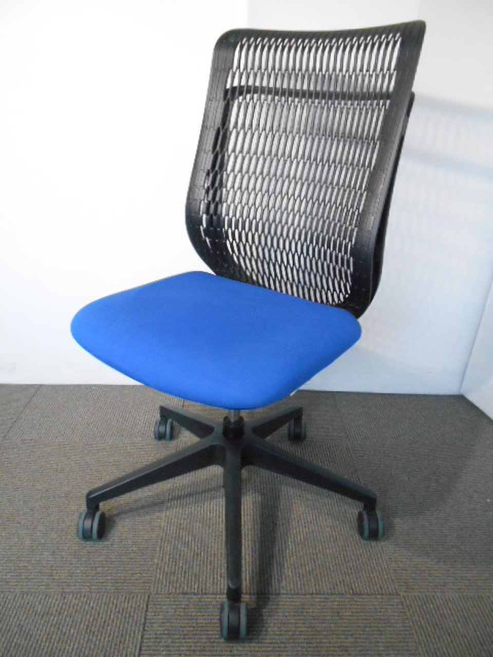 【未使用】内田洋行　ウチダ　AJチェア　ハイバック　肘なし　ブラック オフィスチェア AJCHAIR 2（エージェイ チェア 2） - オフィス