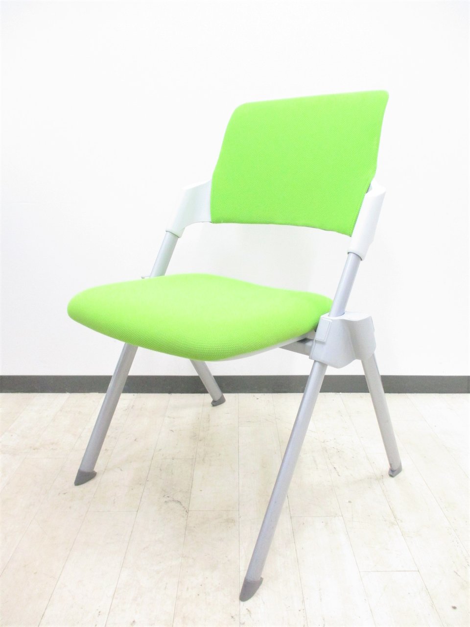 【休憩スペースや応接用に如何でしょうか】ライトグリーンでオフィスに安らぎを！
                        アンフィ 
                                    中古
            