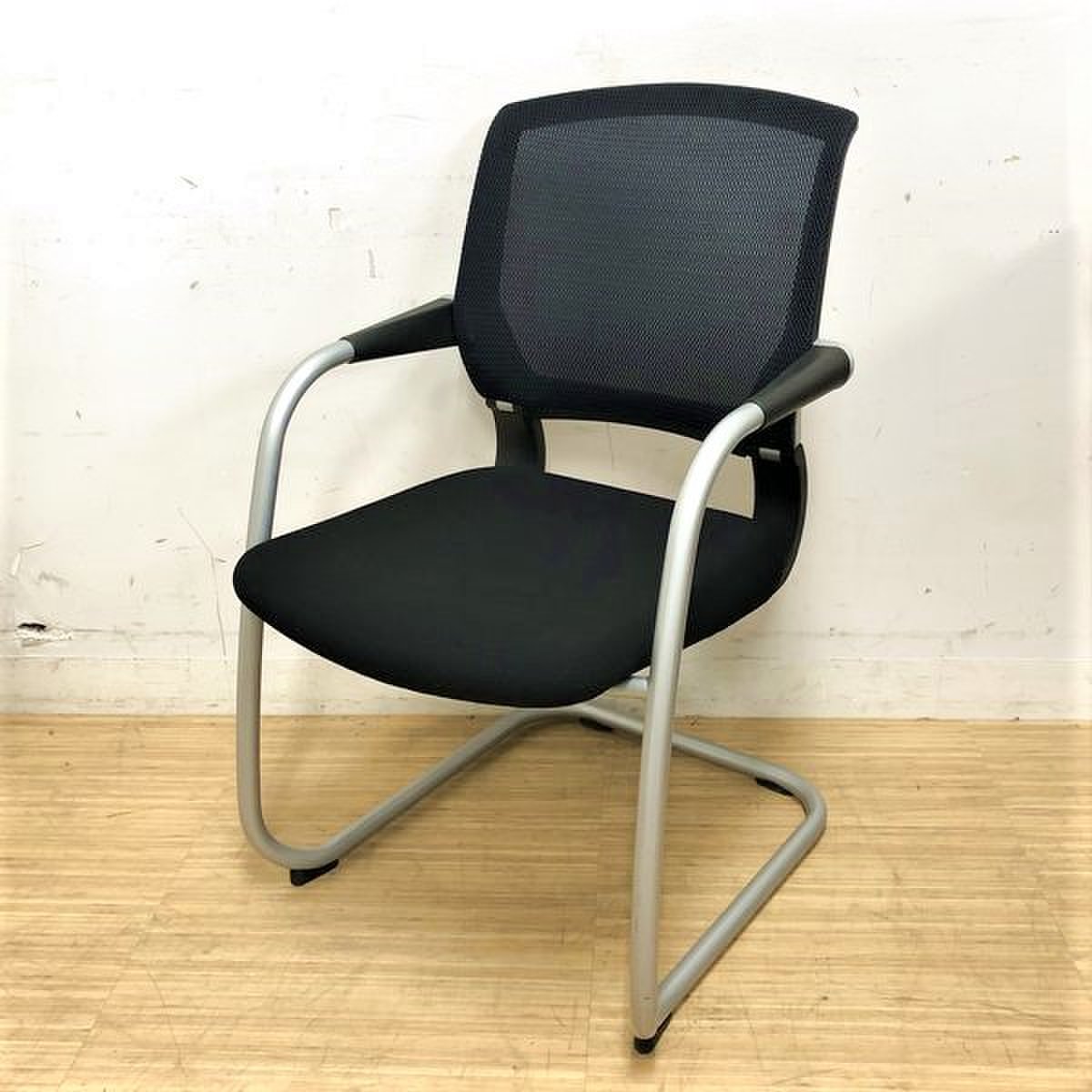 ワンランク上の品格！メッシュの会議チェア　コクヨ　サテリテ
                        サテリテ（アルミ脚タイプ） 
                                    中古
            