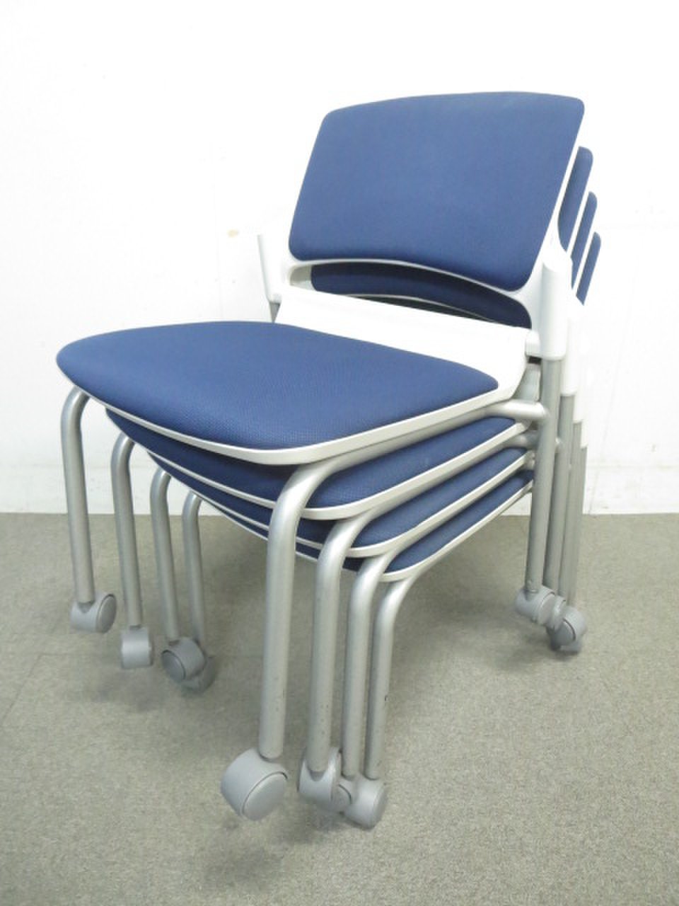 【コスト重視で安い！】落ち着いたブルーカラーで作業効率ＵＰ！内田洋行製のミーティングチェア！
                        MF-180シリーズ 
                                    中古
            