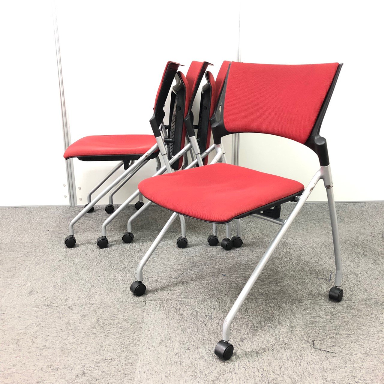 【4脚セット】【大人気商品！ロット入荷！】セットでお得にまとめ買い！人気のマノスチェアです！
                        マノス 
                                    中古
            