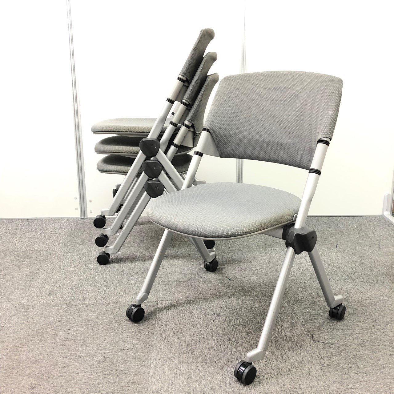 【4脚セット商品！　収納便利　上下に重なる・平行にも重なる】セットでお買い得です！
                        リータ 
                                    中古
            