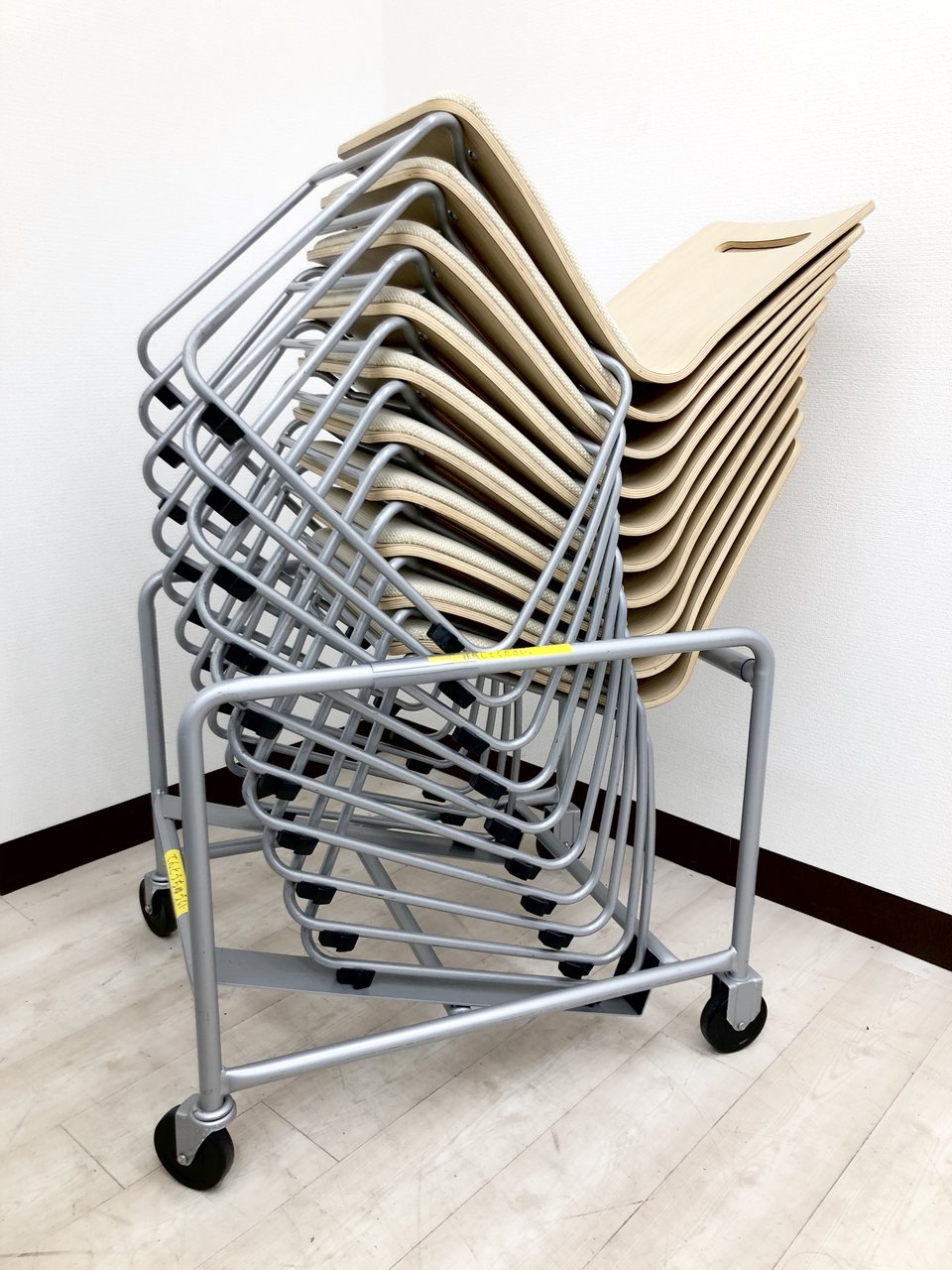 台車付き！お得な10脚セット！　スタッキング　チェア　木目　揃い【RP】
                        その他シリーズ
                                    中古
            