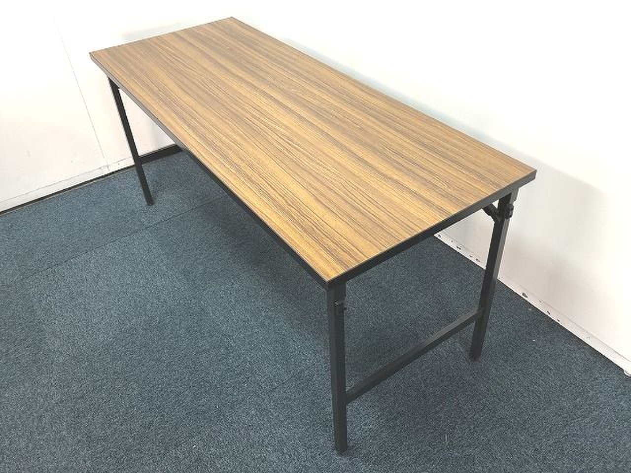 【木目の折り畳みテーブルの入荷です！！】
                        その他シリーズ
                                    中古
            