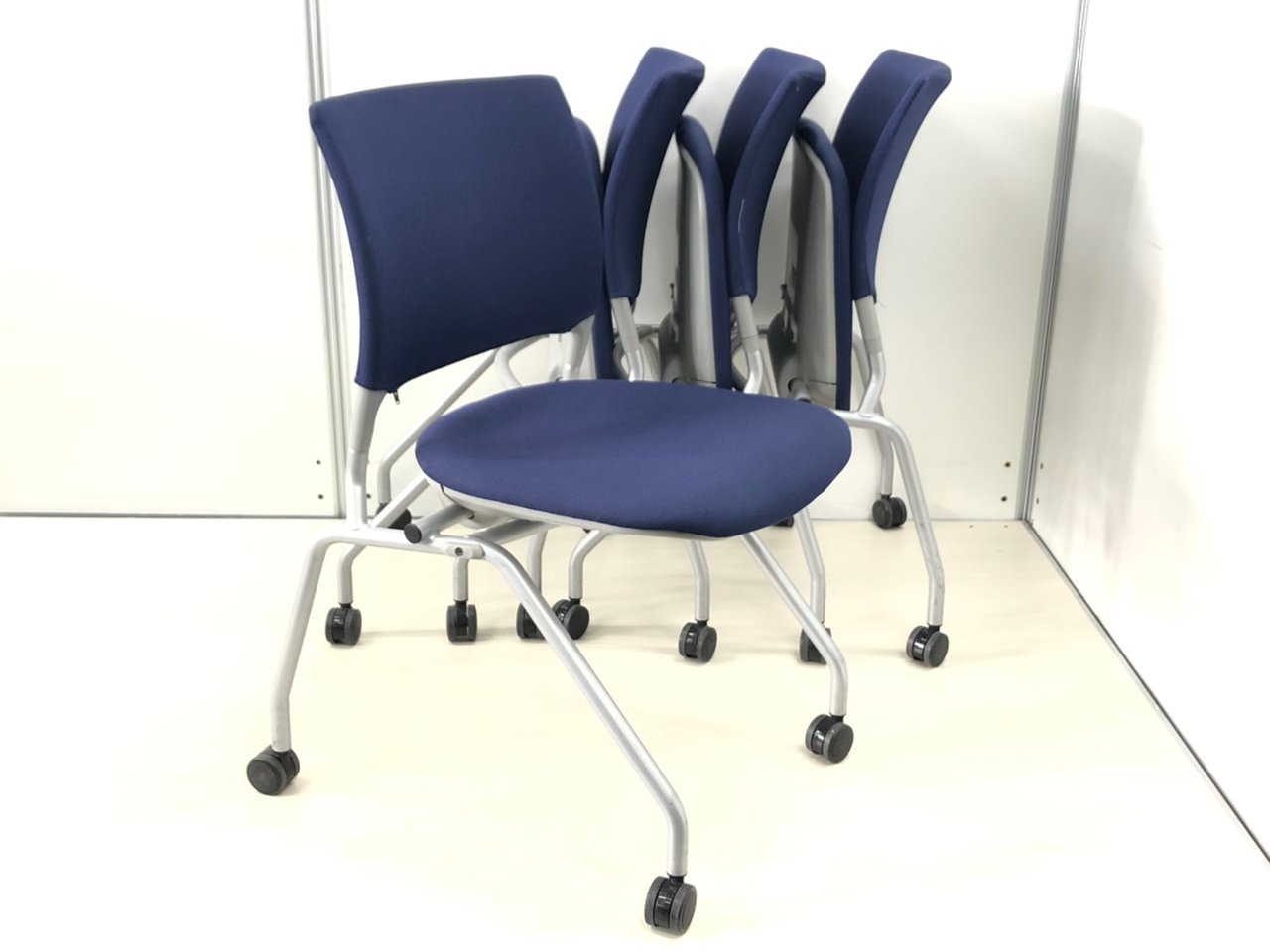 【セットでお買い得】【数が揃う】オカムラ/エレナ/ブルー【柔らかめなクッションが心地よい】
                        エレナⅡ 
                                    中古
            