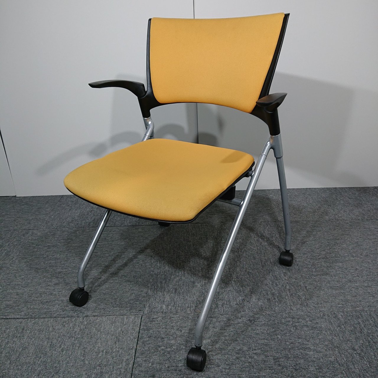 【大量入荷】イトーキ マノス オレンジカラーでオフィスを明るく！多目的にご使用頂けます☆【関西倉庫在庫】
                        マノス 
                                    中古
            