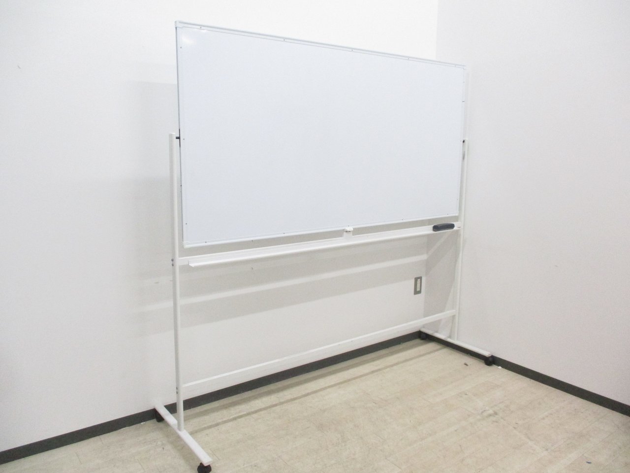 【両面ホワイトボード！】盤面を回転可能！
                        その他シリーズ
                                    中古
            