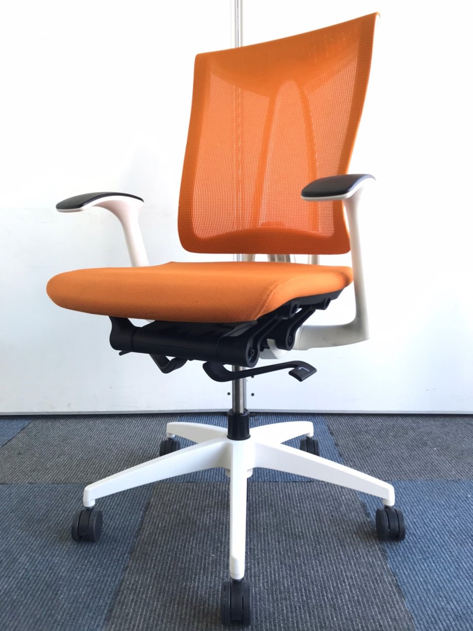 【貴重な2017年製のチェア】座る人に優しさを！
                        セレーオ 
                                    中古
            