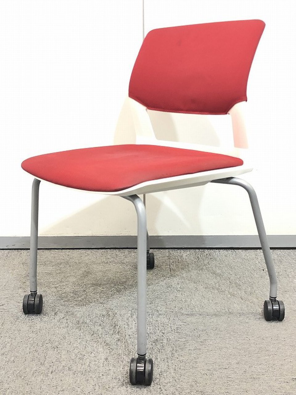 【おつとめ品】【状態良好品！！】のスタッキングチェアが入荷！！コクヨ製でフワフワクッション！！
                        160シリーズ 
                                    中古
            