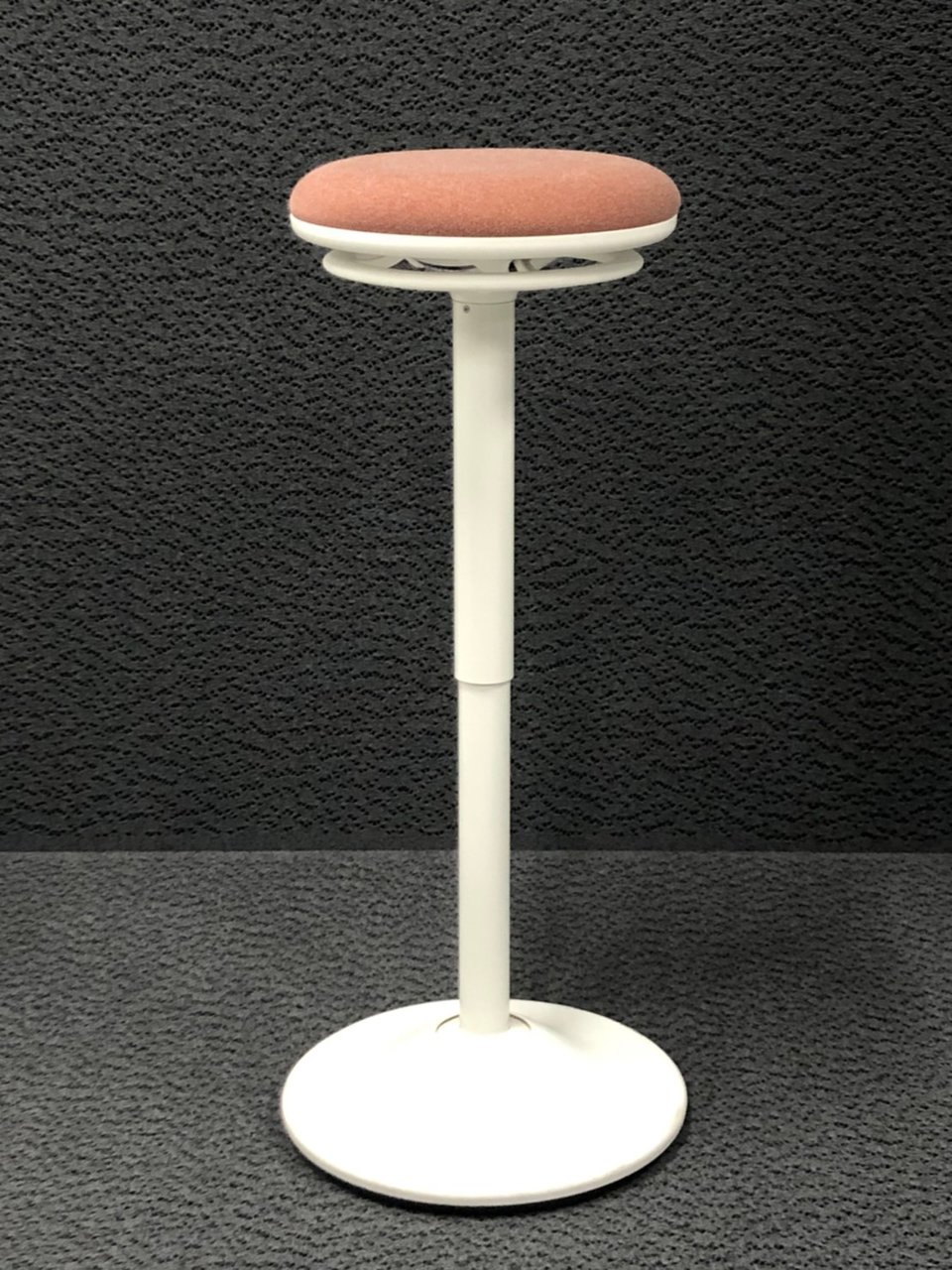 立ち姿勢に似せることで身体の負担軽減！　カウンターでお使いいただけます！

                        Pirouettoシリーズ 
                                    中古
            