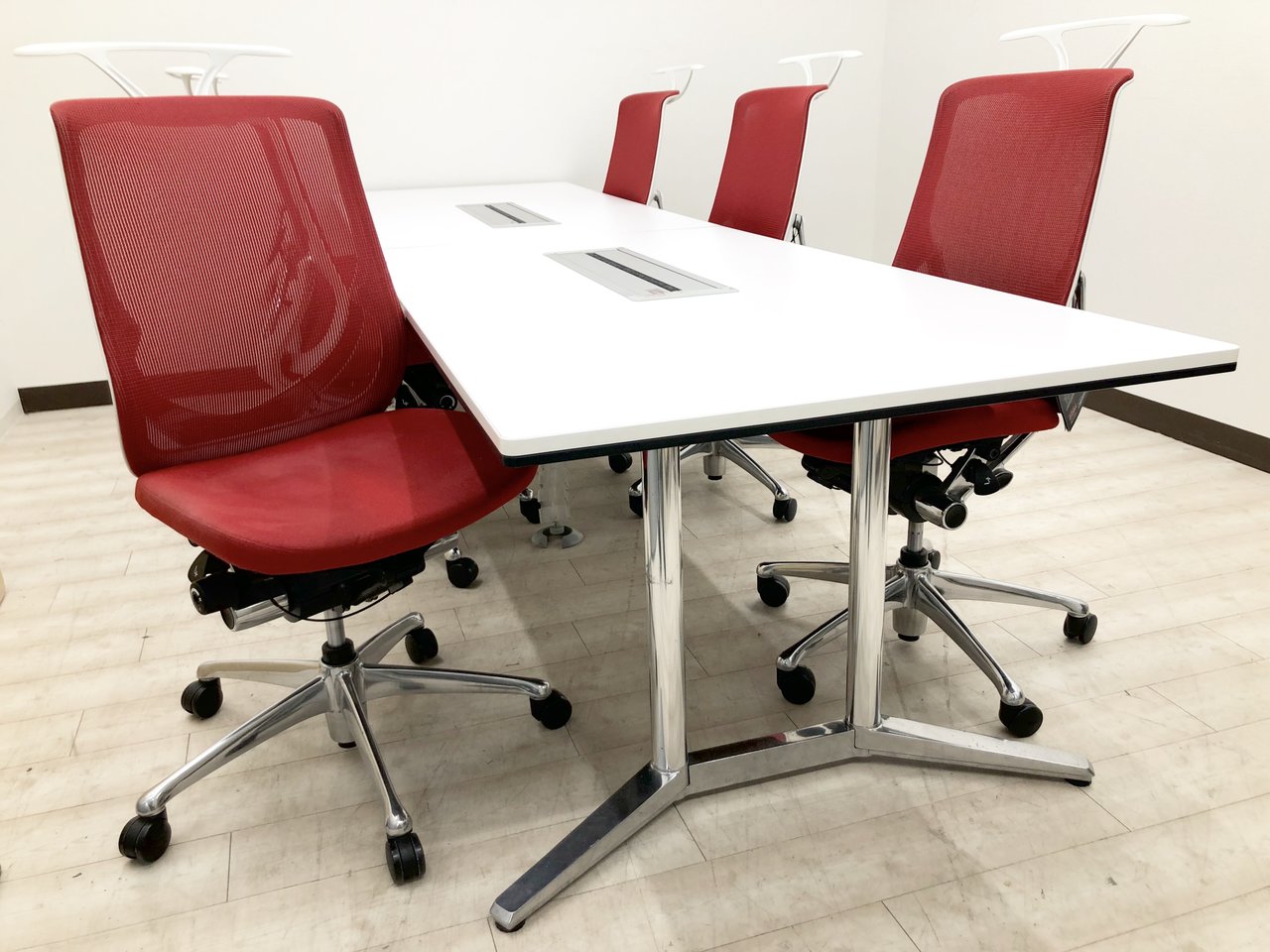 【デザイン性が高いオフィスチェアとのセット商品】明るく高級感のあるオフィスに！！【RP】
                        ラティオⅡ 
                                    中古
            