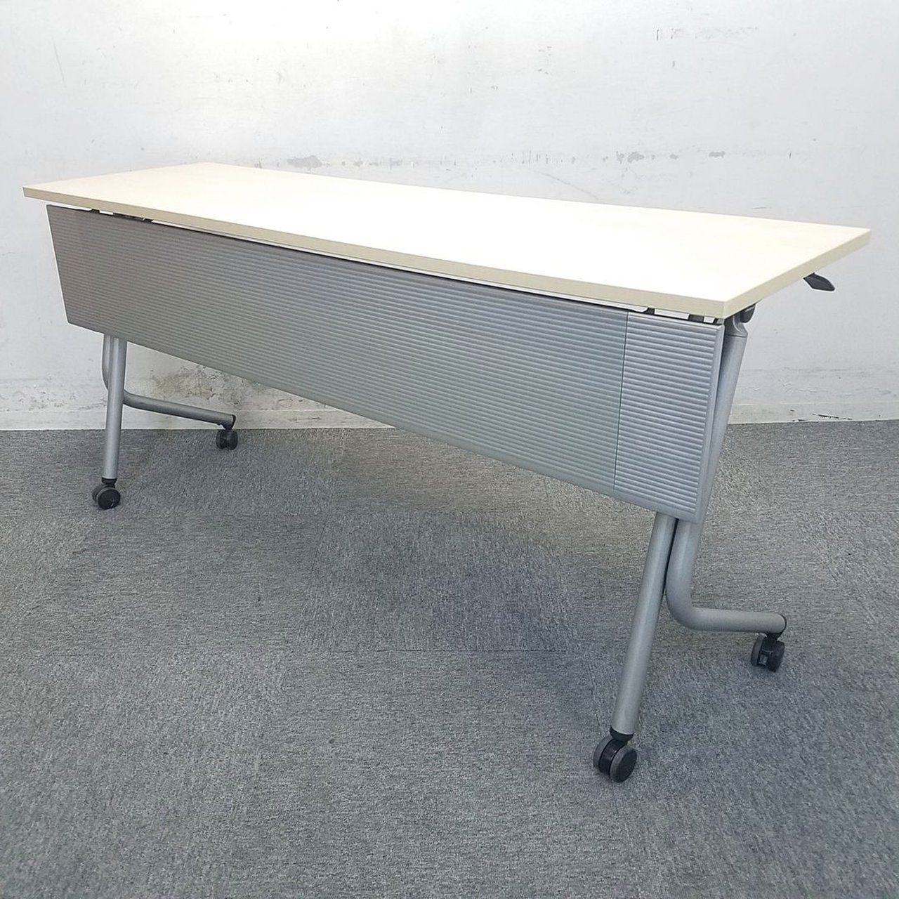 【6台入荷】セミナールームに必須のスタックテーブル入荷！中古　オフィス　テーブル　おしゃれ
                        ネスティア 
                                    中古
            