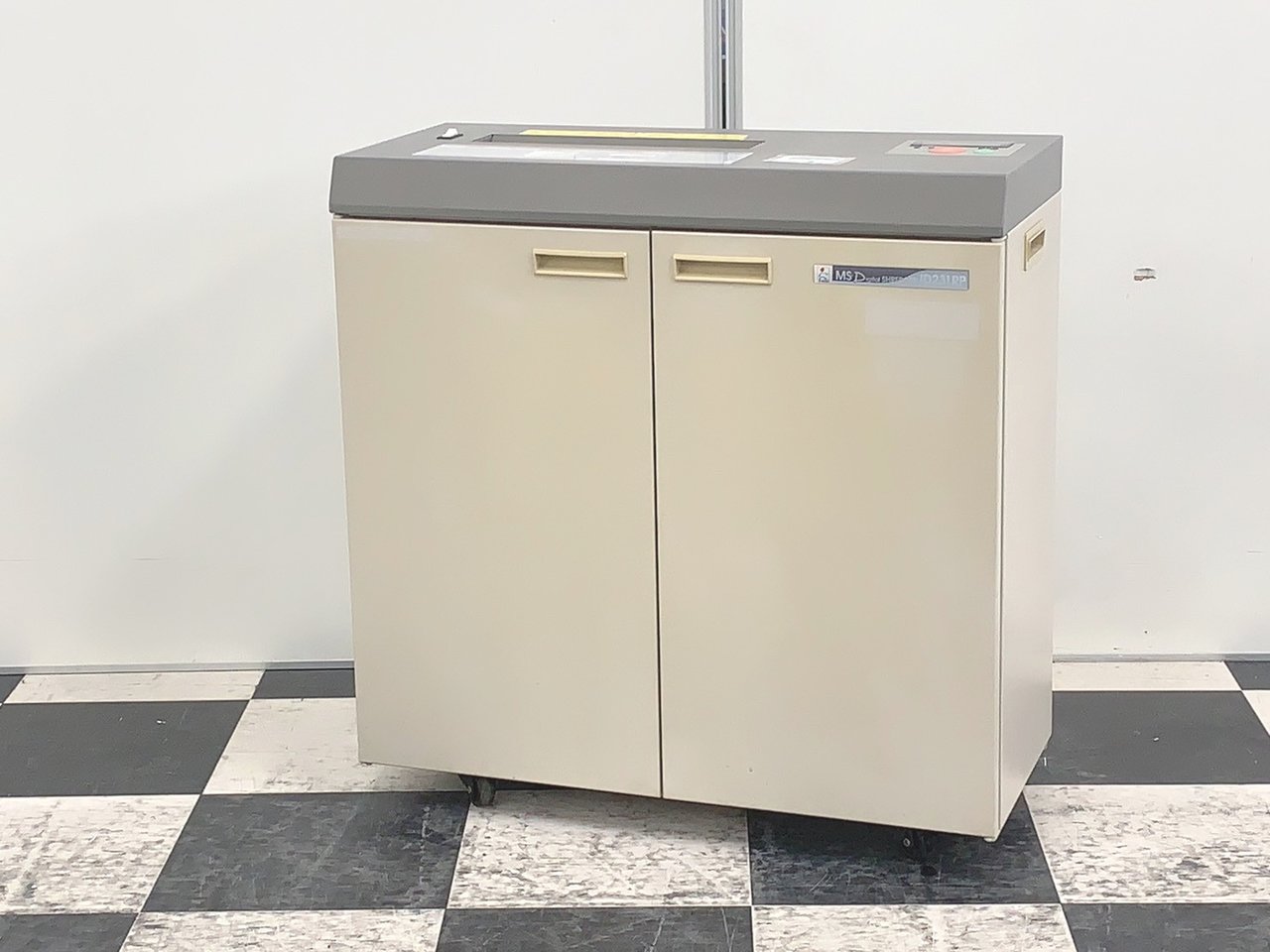 【日焼け有りの為大特価！】明光商会製、デスクサイド用の薄型シュレッダーが入荷！
                        MSシリーズ 
                                    中古
            