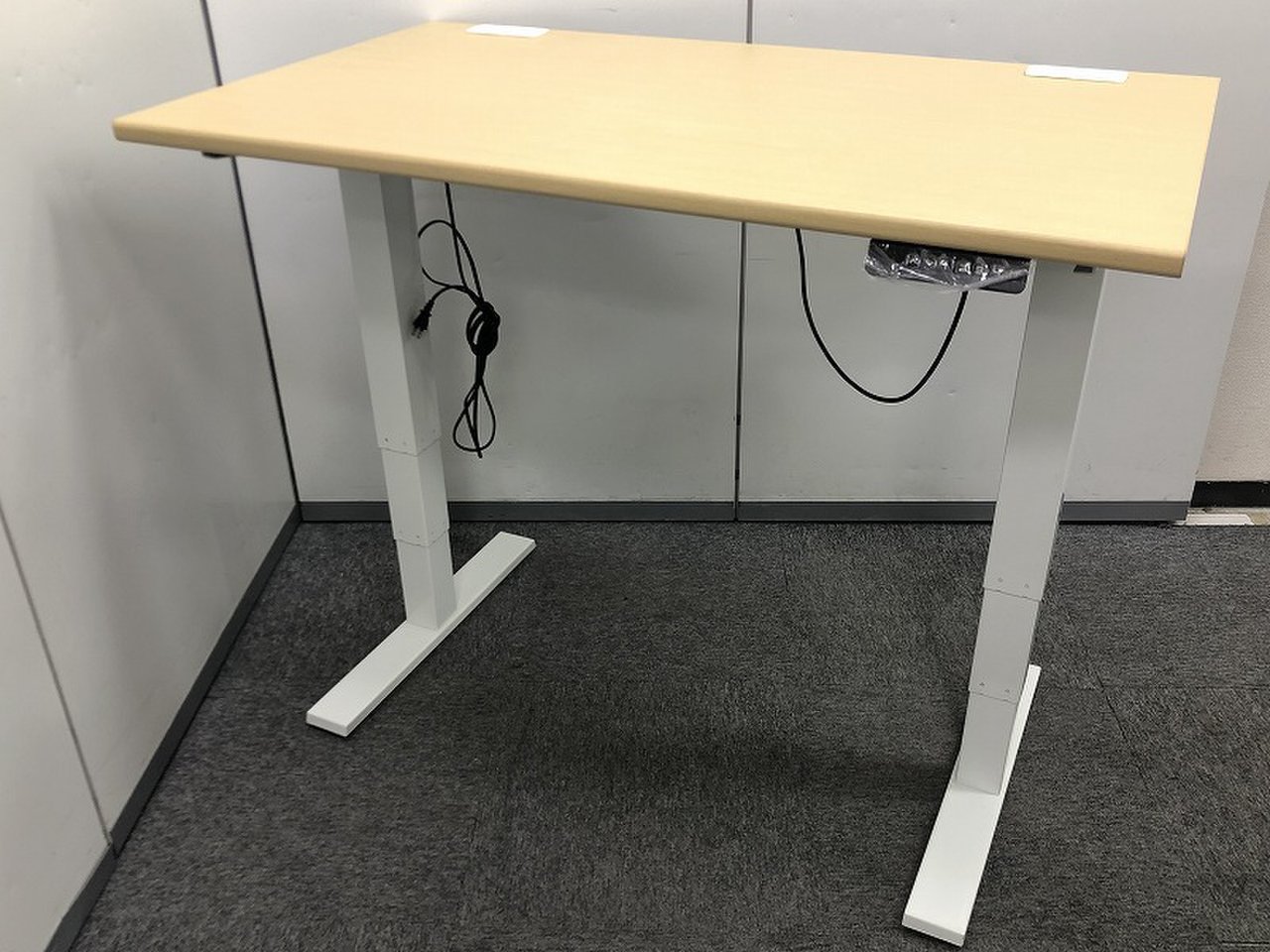 【おつとめ品】電動昇降デスク！！高さを変えて立ち会議など多目的に使用できます
                        その他シリーズ
                                    新古品
            