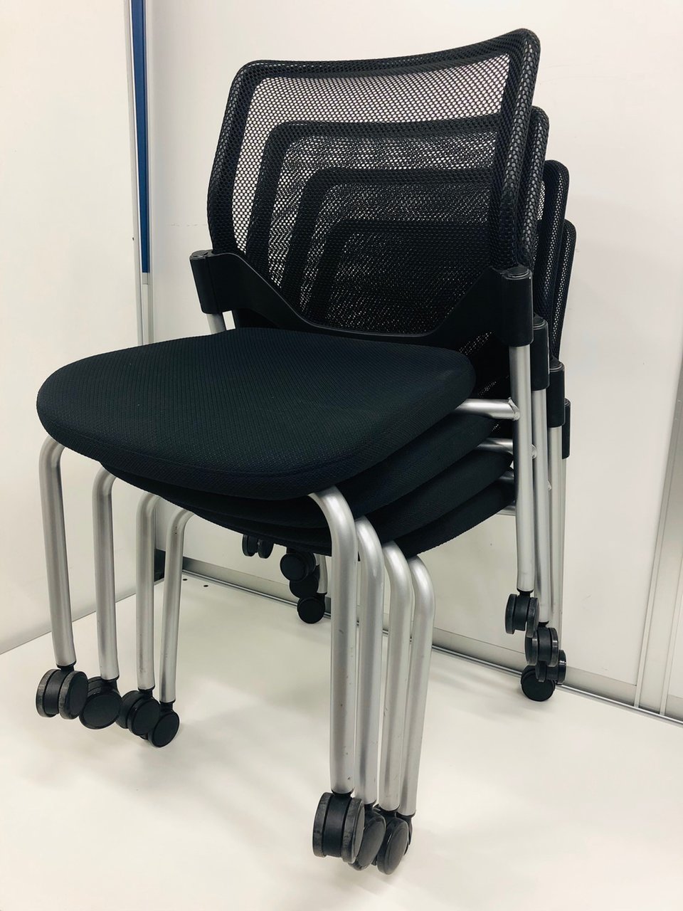 【4脚1セットのお得品】リフレッシュルームにオススメします！【セット割】
                        エアリ 
                                    中古
            