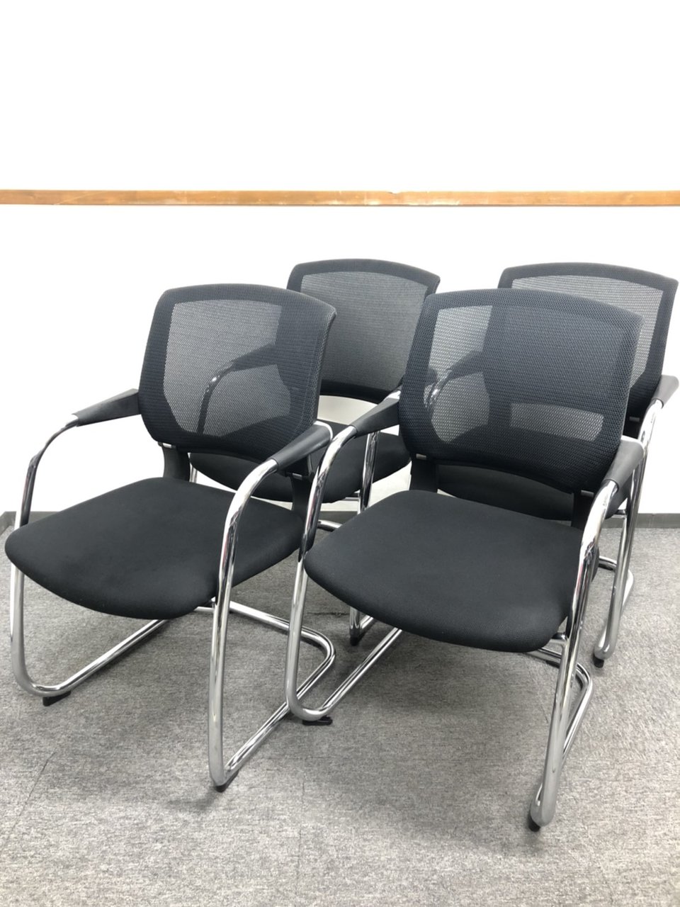 【４脚セットでお買い得！】現行商品｜会議・応接用のチェアにオススメ！｜カンチレバー脚タイプ
                        サテリテ（アルミ脚タイプ） 
                                    中古
            