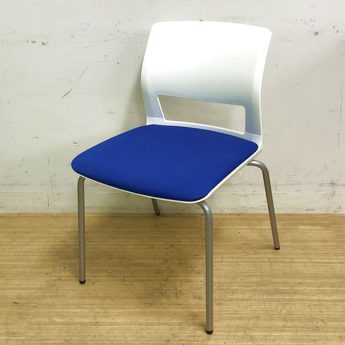 状態の良いスタッキングチェア　KOKUYO　160シリーズ
                        160シリーズ 
                                    中古
            