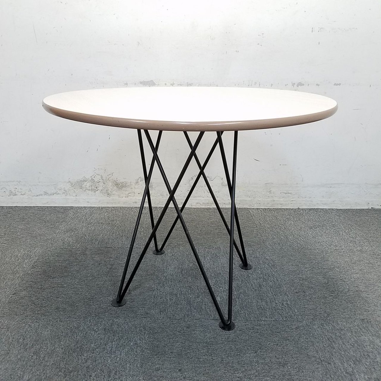 【1台入荷！】お洒落なナチュラルな丸テーブル入荷！！中古 オフィス 家具
                        その他シリーズ
                                    中古
            