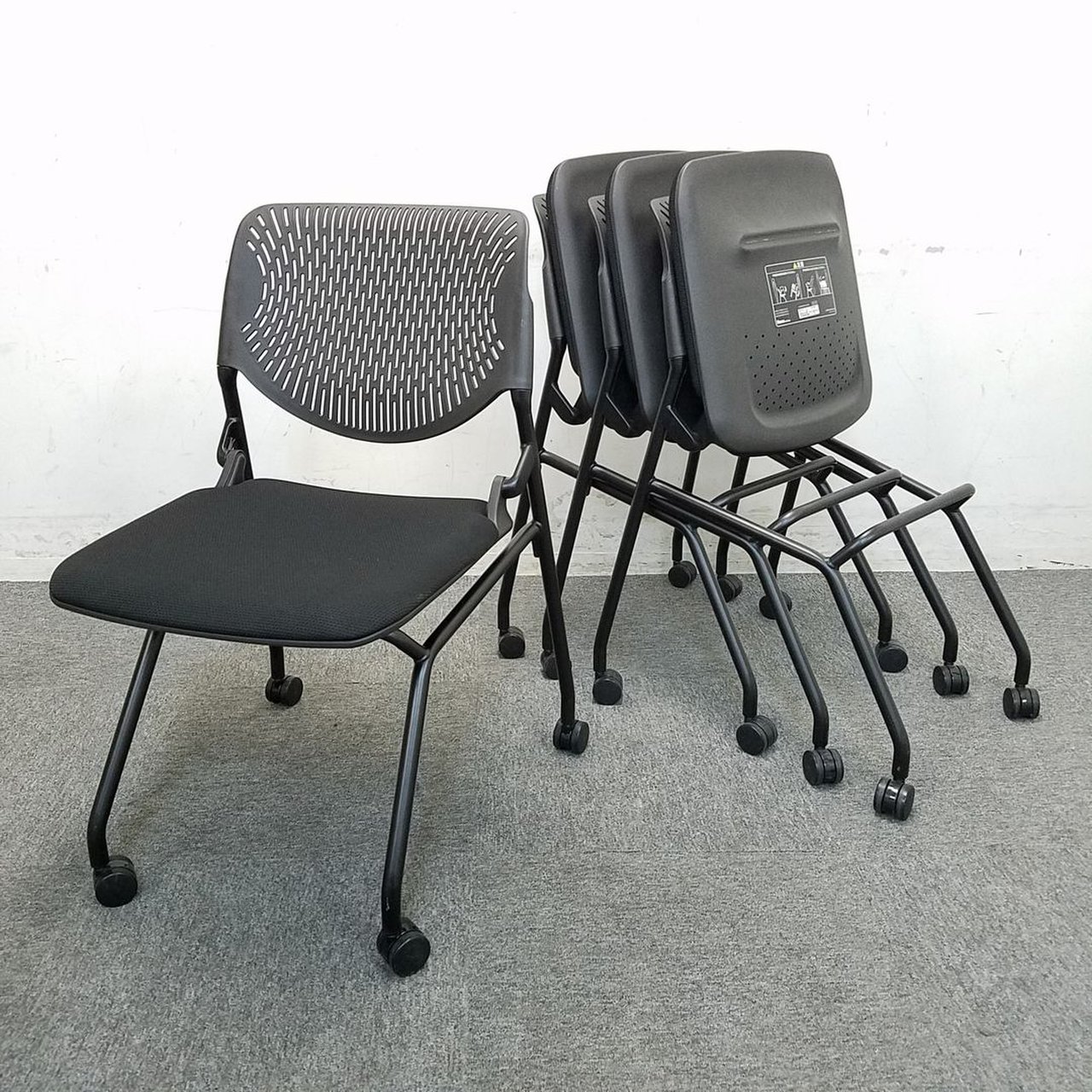 【2セット入荷】オカムラの現行モデルチェア入荷！中古　ネスティングチェア　オフィス　ミーティングチェア
                        ルナ 
                                    中古
            