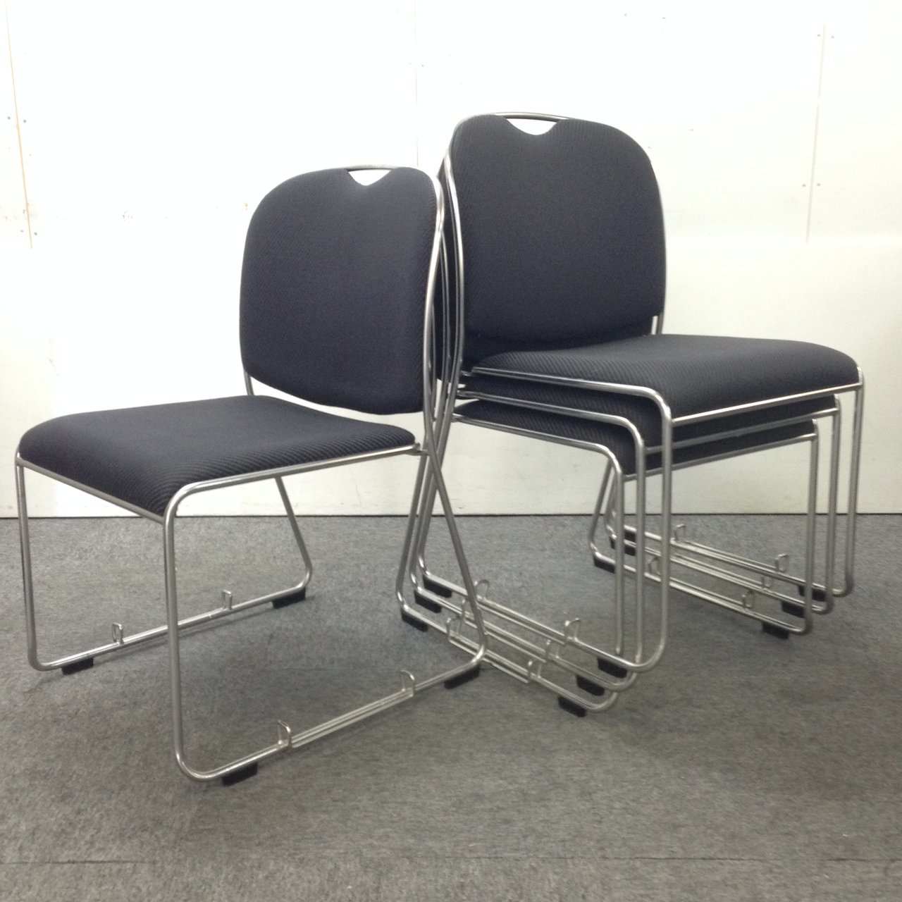 取っ手が有って着席時も楽々｜4脚セット｜ブラック｜お得用【起業】【移転】
                        その他シリーズ
                                    中古
            