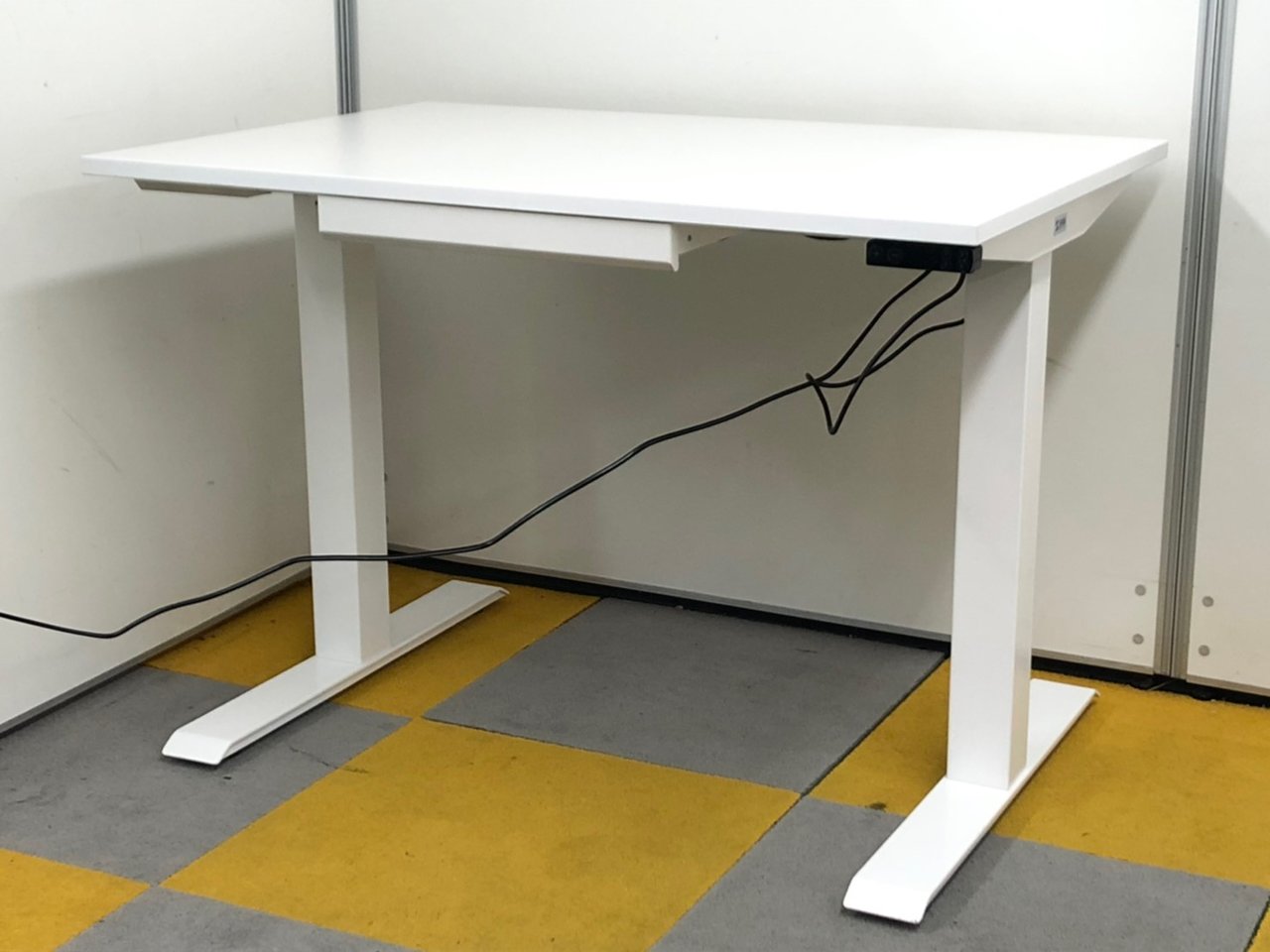 【最新鋭の電動で昇降！】高さがわかるインジケーター付き！安全にも配慮した新時代のデスクです！【通常価格￥110,000】
                        その他シリーズ
                                    中古
            