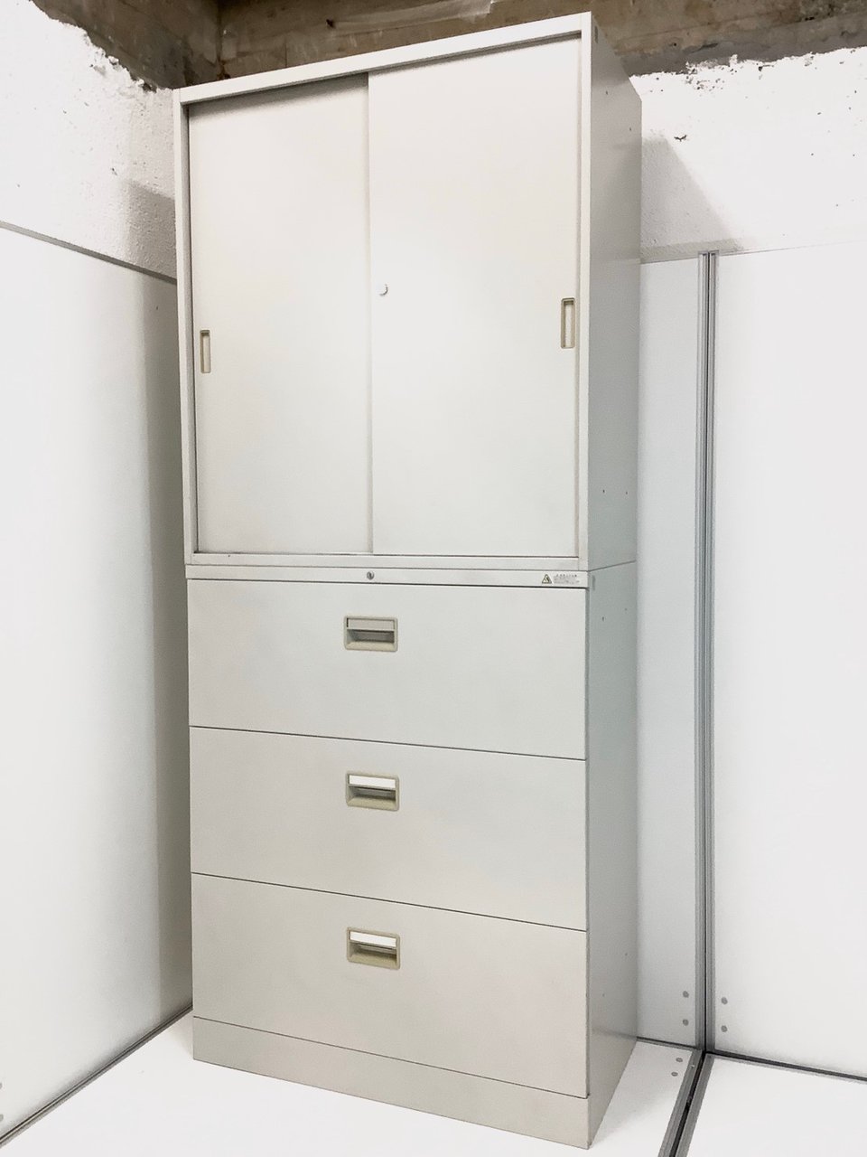 定番／使用感が強いため、特別価格にて／20%OFF／定価17万超　◆オカムラ／Okamura◆42収納システム　※本体カラー：ライトスモーク
                        42 
                                    中古
            