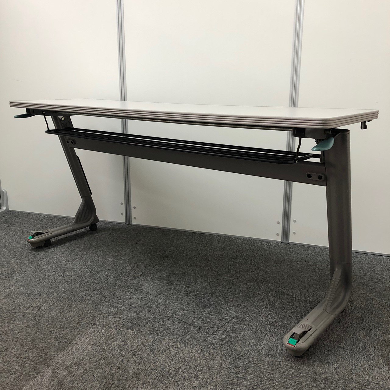 【人気サイズの１８００ｍｍ】広々使用できるサイドスタックテーブルの入荷です！！
                        TNH
                                    中古
            