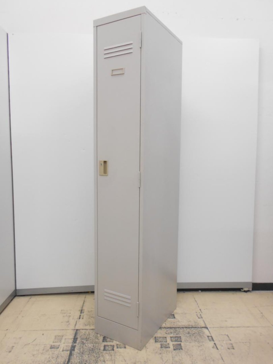 【部材欠品有】【スリムタイプ】イトーキ製の1人用ロッカーが入荷しました!　
                        J型 
                                    中古
            