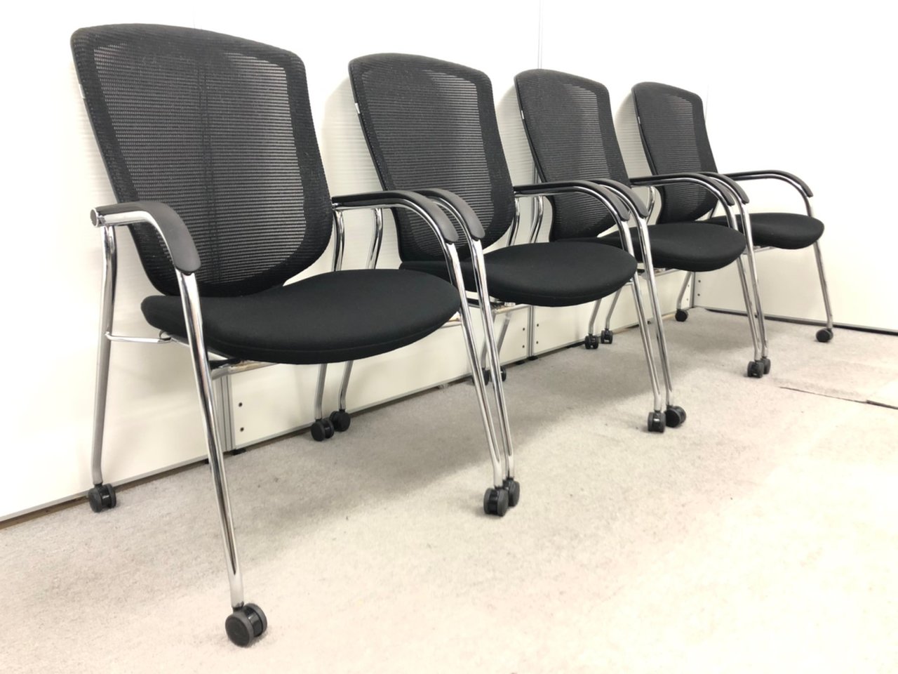 【セット商品】4脚セットで10％OFF！■トランポリンの様な感覚！
                        コンテッサ 
                                    中古
            