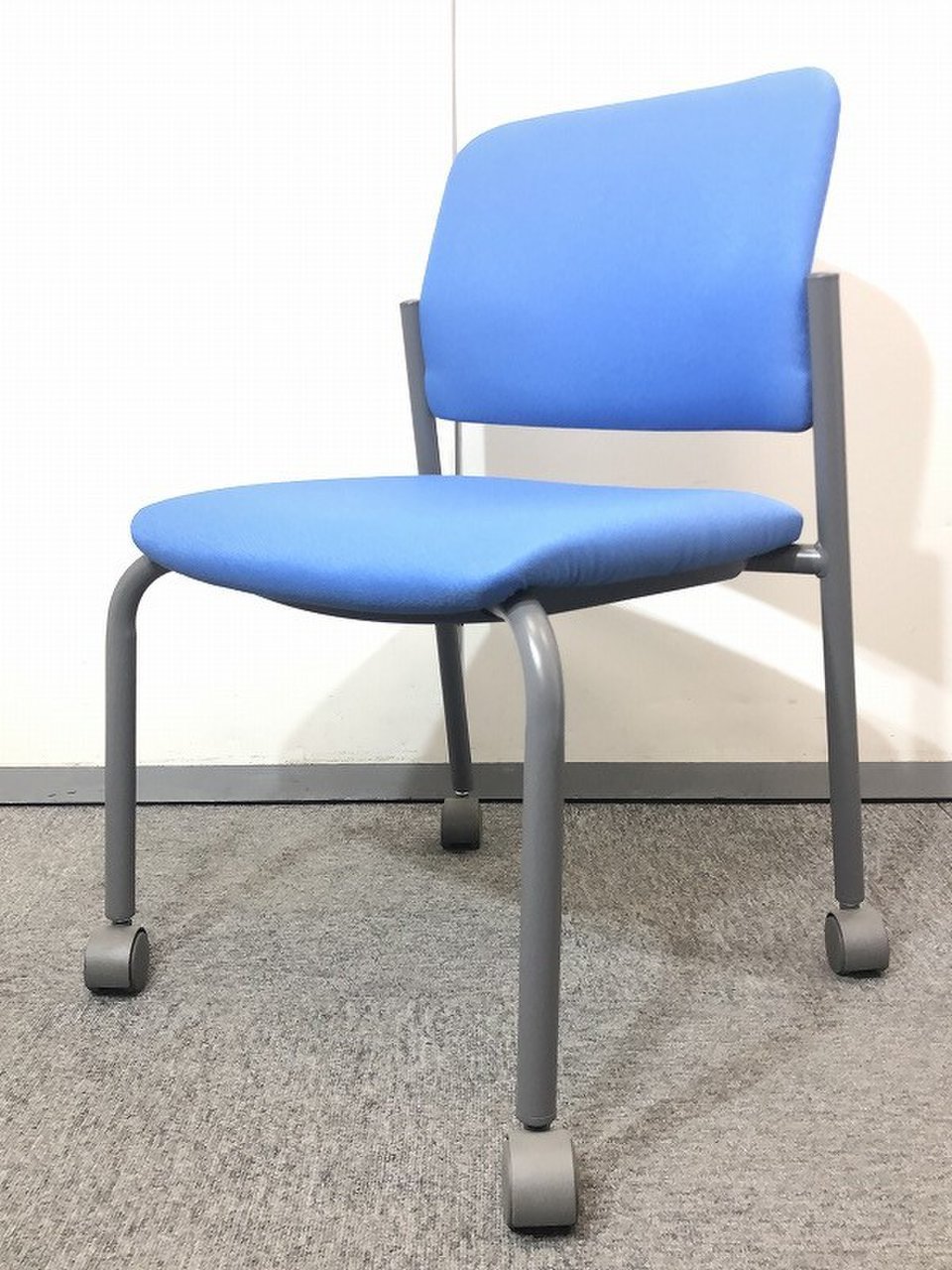 【おつとめ品】【4脚入荷】定番のスタッキングチェア！キャスター付きでラクラク移動できます！！
                        その他シリーズ
                                    中古
            