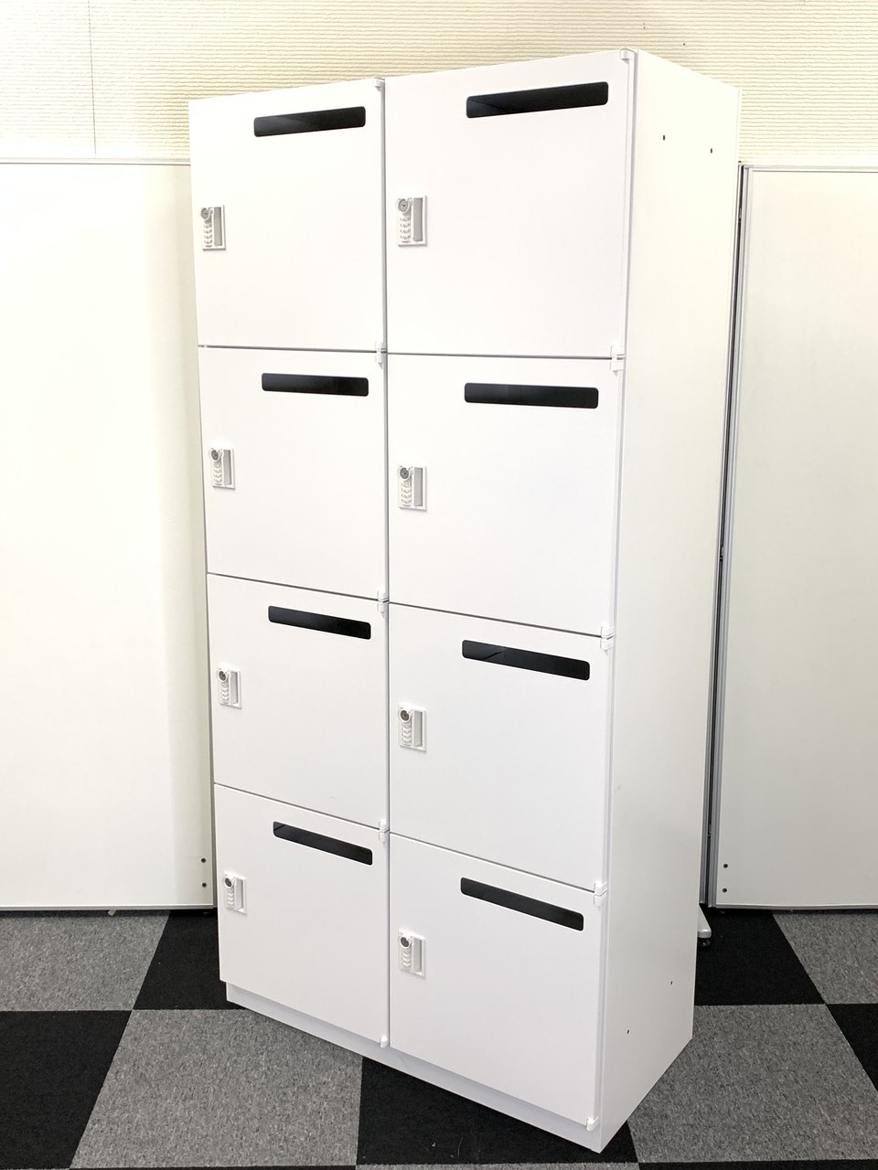 【投入窓口付きの8名用パーソナルロッカー！】
滅多に入荷の無い仕様！
同じスペースで8名利用可能！
                        HSパーソナル 
                                    中古
            