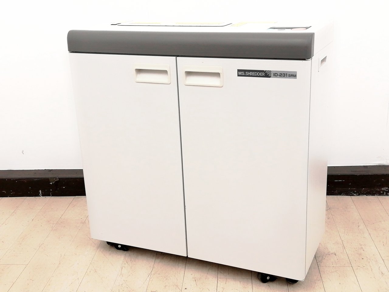 ID-231SRM　キャスター根本曲がってる　裁断とキャスター移動に問題ナシ
                        IDシリーズ 
                                    中古
            