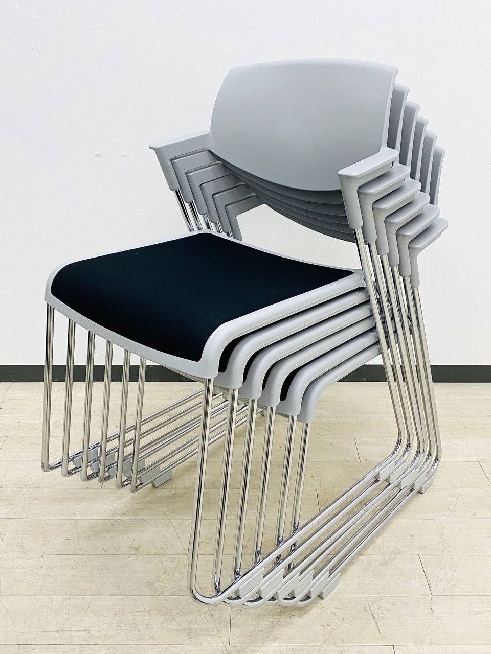 6脚セット！簡易ミーティングスペースや休憩スペースにオススメ！！
                        サティオ 
                                    中古
            