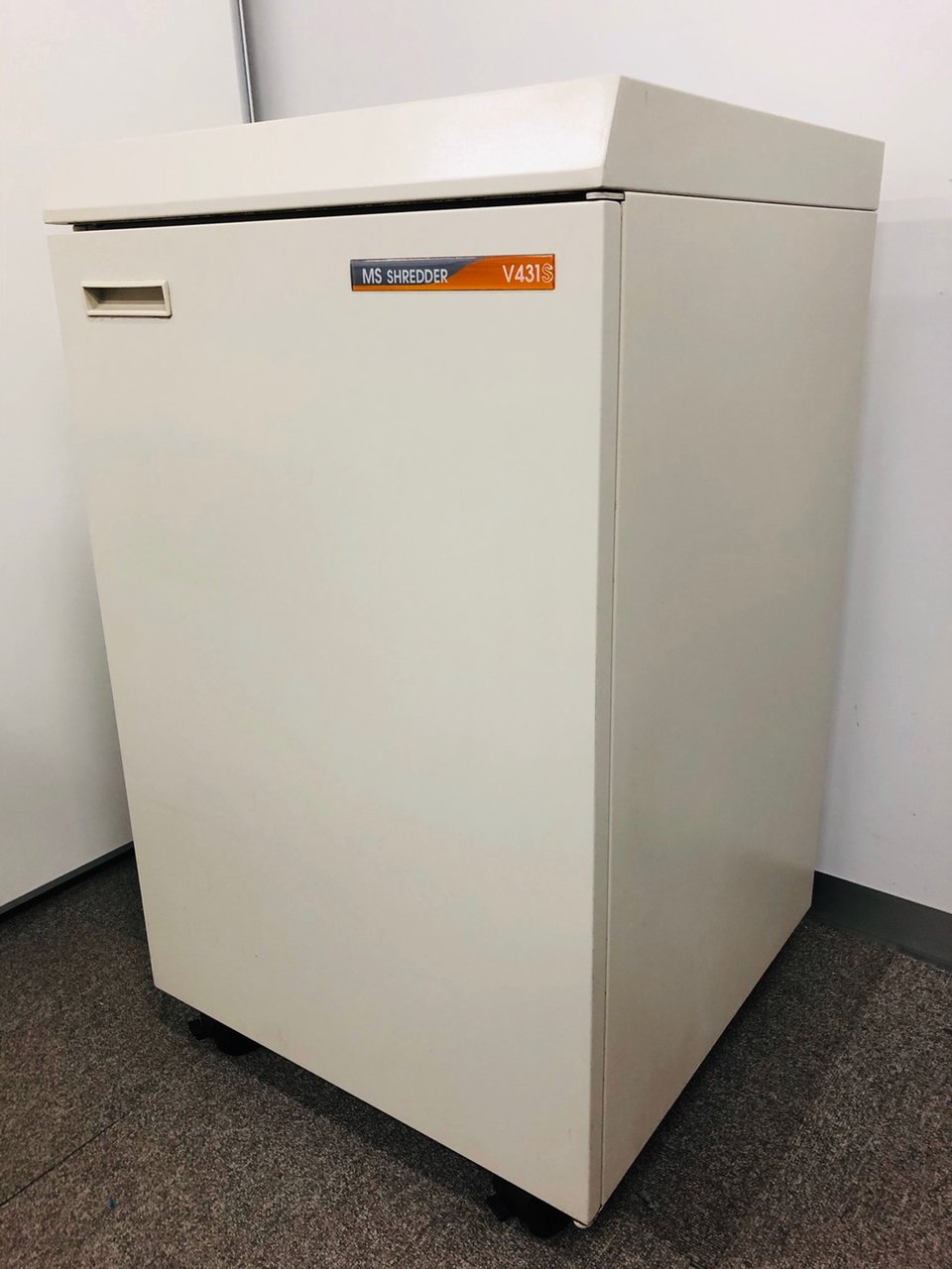 【コスト重視】クロスカットで機密書類を細かく裁断！
                        V431S
                                    中古
            