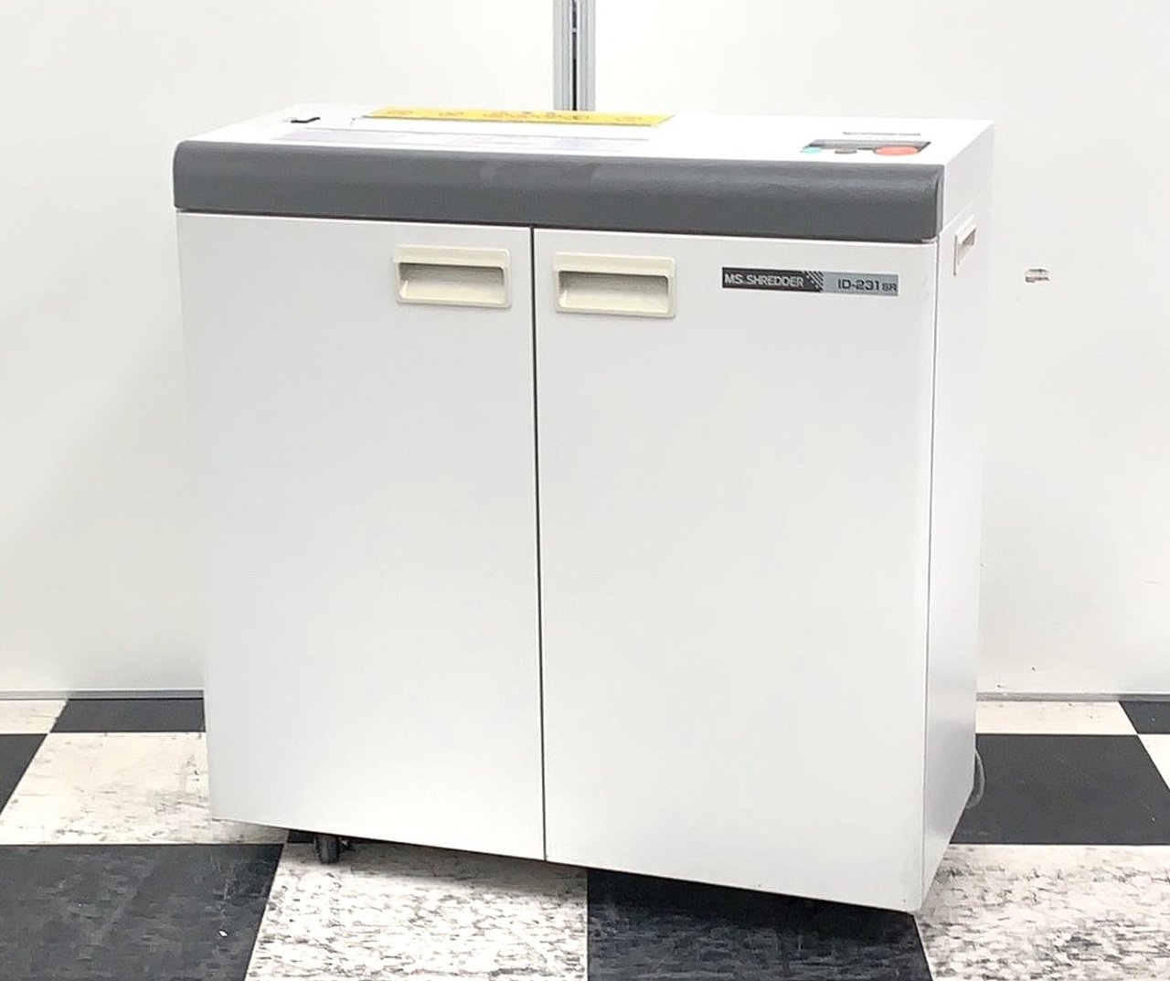 【省スペースにもってこい！】明光商会製、デスクサイド用の薄型シュレッダーが入荷！
                        IDシリーズ 
                                    中古
            