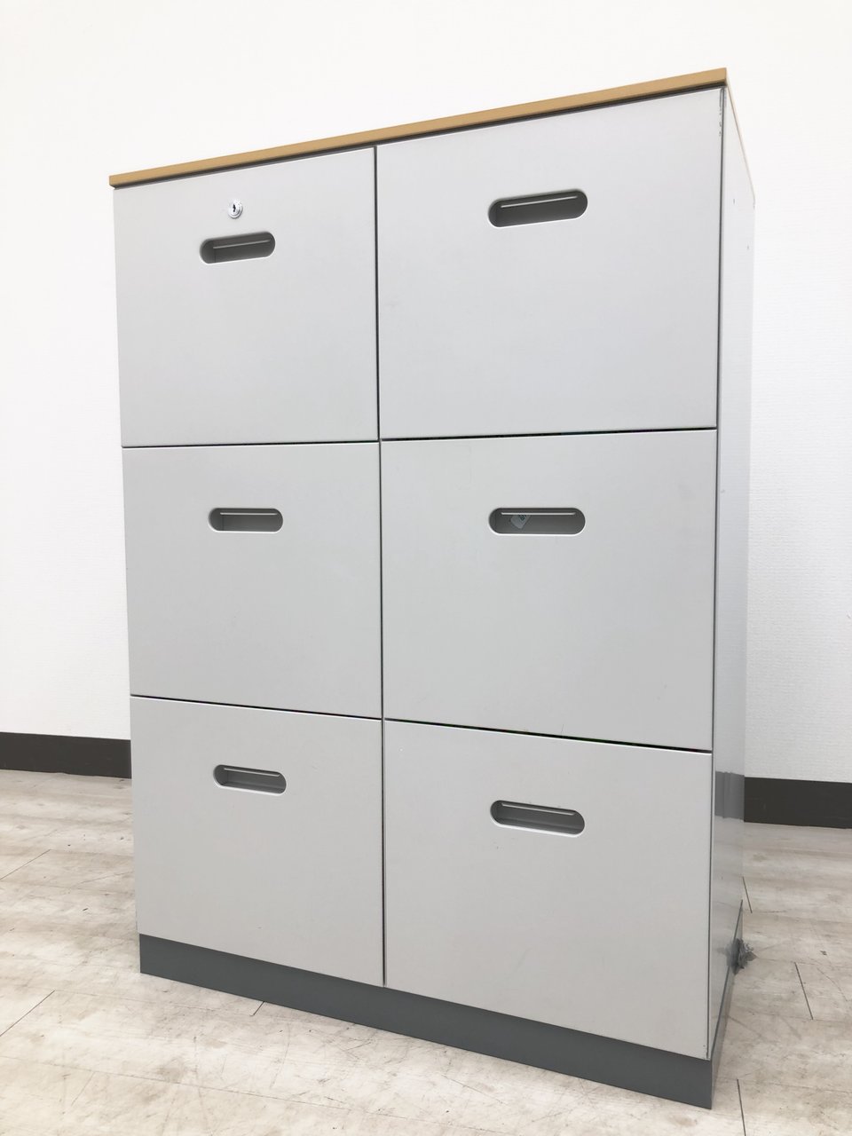 収納力抜群！クロガネ製ファイルキャビネットが入荷しました！　クロガネ　ファイルキャビネット　2列【RP】
                        その他シリーズ
                                    中古
            