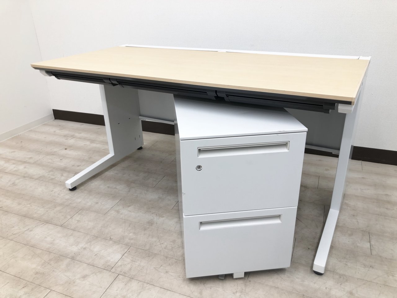 お得なセット！ワゴンが動かせて便利なオフィスデスクです！　コクヨ　is　ナチュラル【RP】
                        iS
                                    中古
            