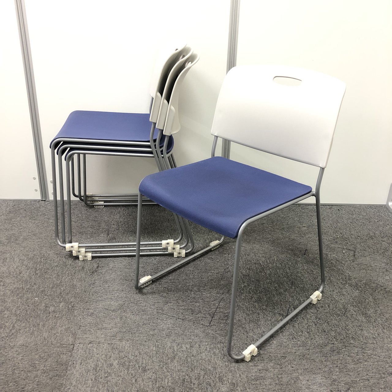 【4脚セット価格】ホワイト×ブルー　収納に便利スタッキングチェア
                        その他シリーズ
                                    中古
            