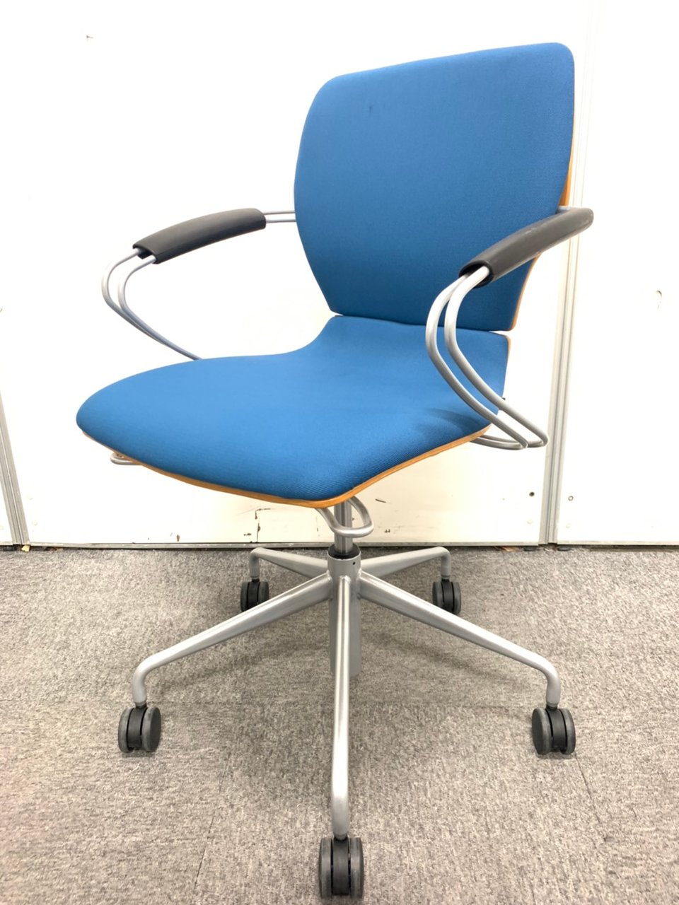 残り1脚により大幅値下げ！【4脚入荷！】イトーキ製シンタチェア！【会議用！】
                        シンタ 
                                    中古
            