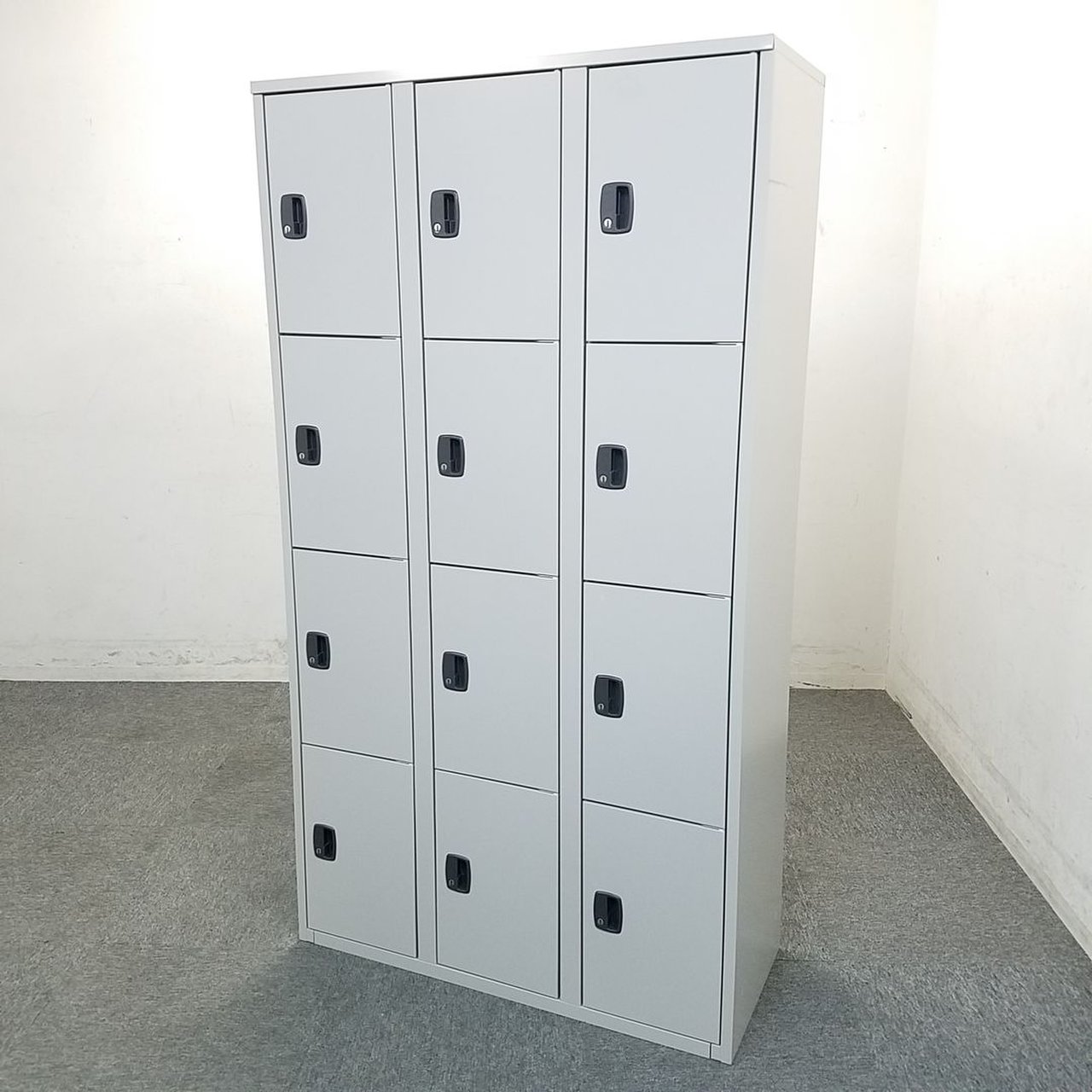 【3台】12人用ロッカー！シューズボックスです！中古　オフィス　ロッカー　リサイクル
                        その他シリーズ
                                    中古
            