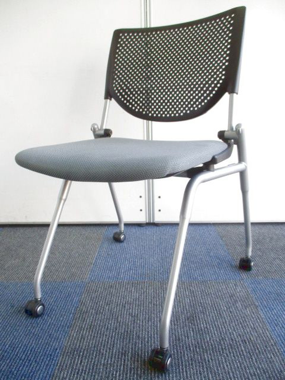 身軽で省スペースなハイスペックチェア！オカムラ製プロスタック！グレーカラーで仕事が捗る！？
                        プロスタック 
                                    中古
            