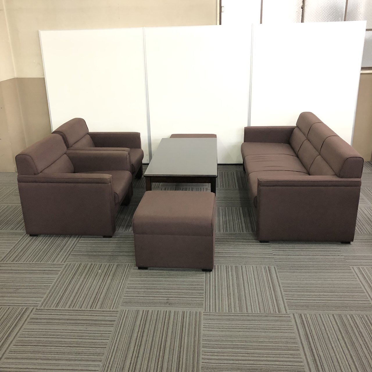 【応接セット一式】トップメーカーイトーキ製/長くご愛顧いただけます。
                        その他
                                    中古
            