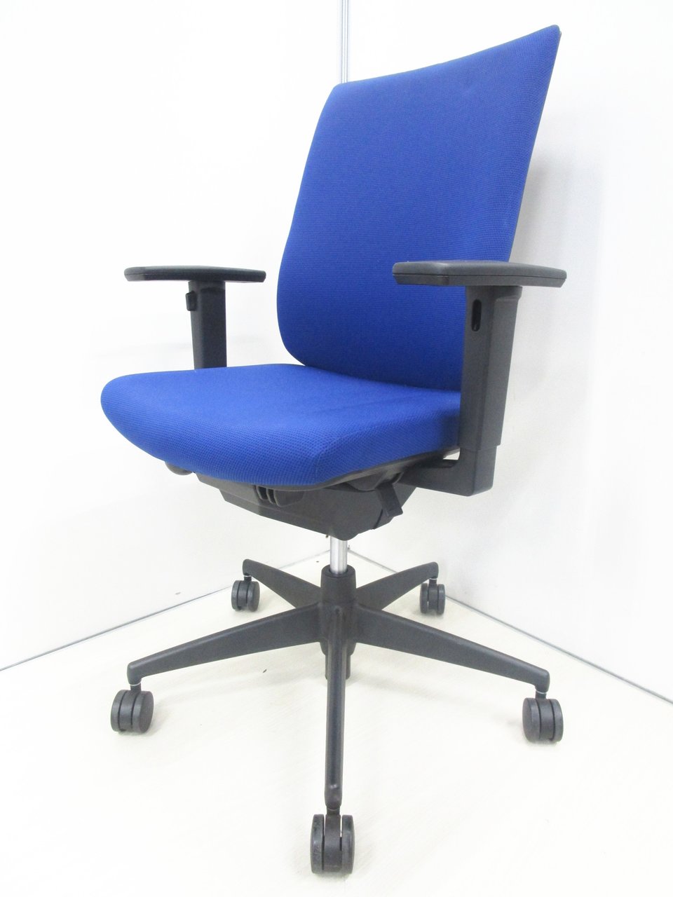 【肘付】【良好品】コクヨ/ウィザード/ブルー【アジャスター肘】
                        ウィザード 
                                    中古
            