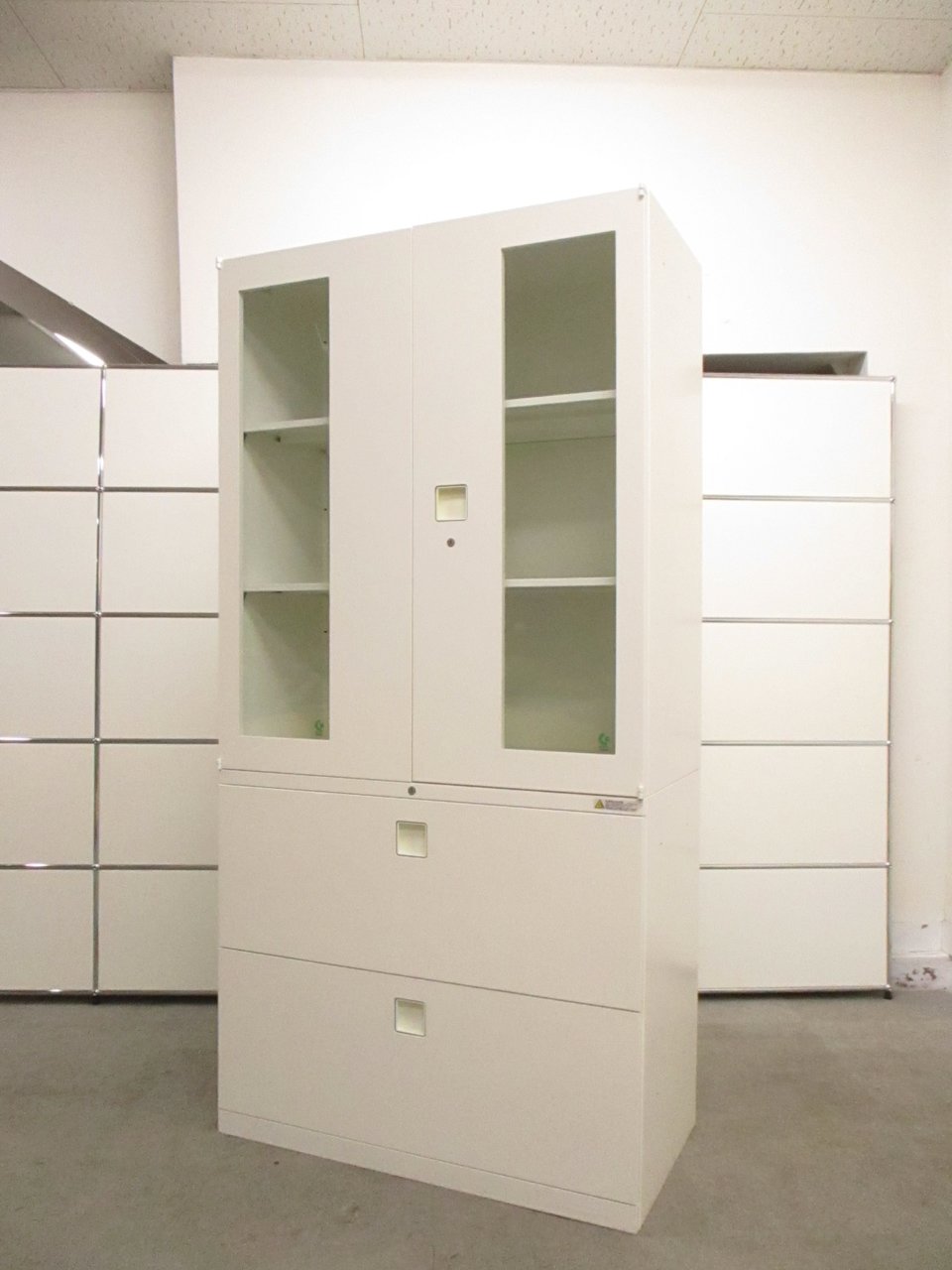 【KS】【松戸店限定商品！】中古市場で非常に珍しいガラス両開きの書庫セット！【2セット限定！】
                        レクトライン 
                                    中古
            