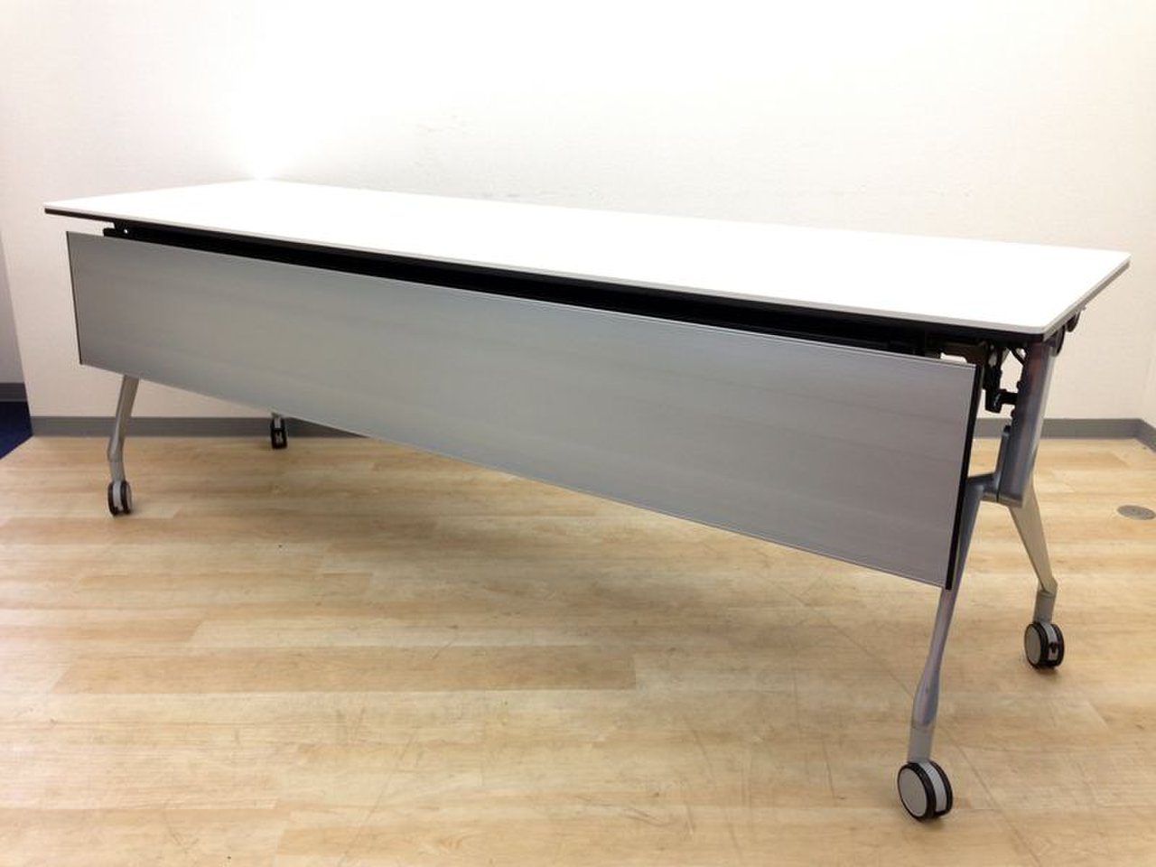 【KS】【残り4台！】オカムラ人気シリーズのテーブル！研修や会議室におすすめ！
                        インターアクト MT 
                                    中古
            